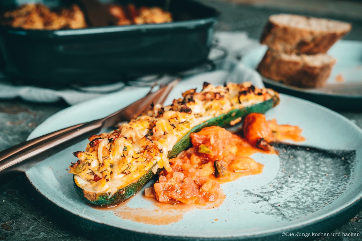 Rezept für gefüllte Zucchini mit Thunfisch. Ein wunderbares Gericht für die schnelle Feierabendküche | inklusive dem Thunfisch-Bericht 20190 des MSC!