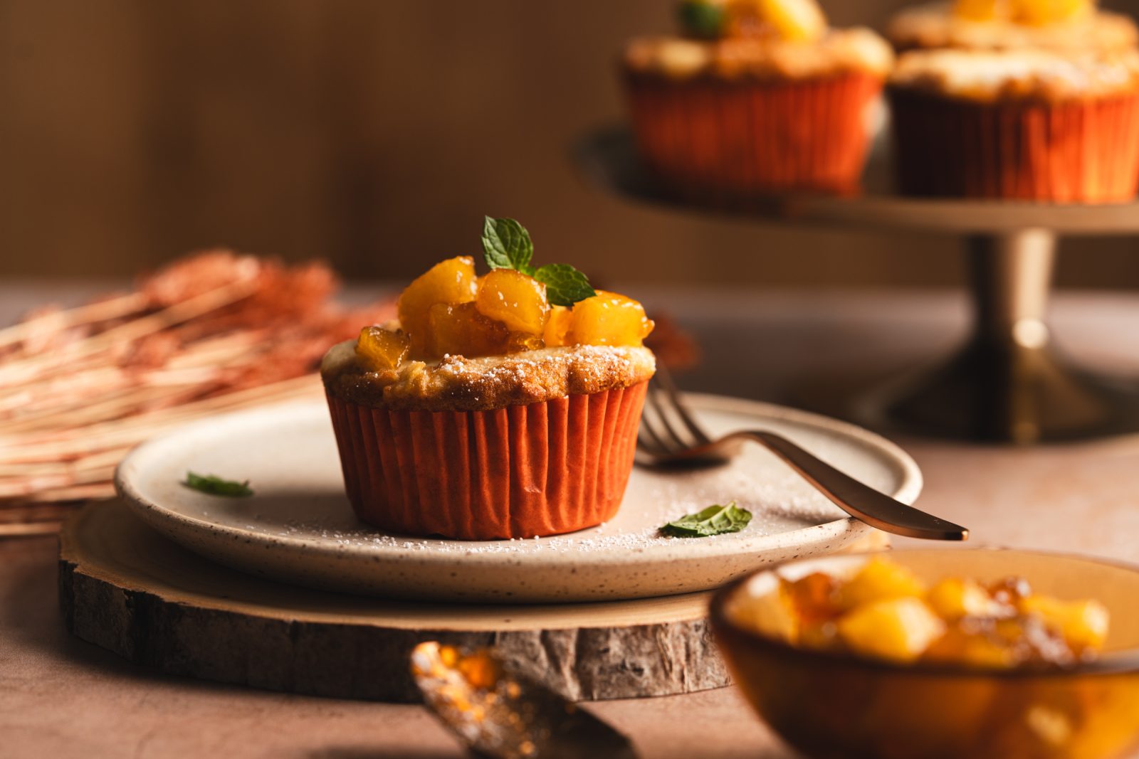 Rezept für schnelle und saftig leckere Apfel-Käsekuchen Muffins. Apfel und eine Frischkäsefüllung im Muffin ist doch einfach das Beste, oder?!